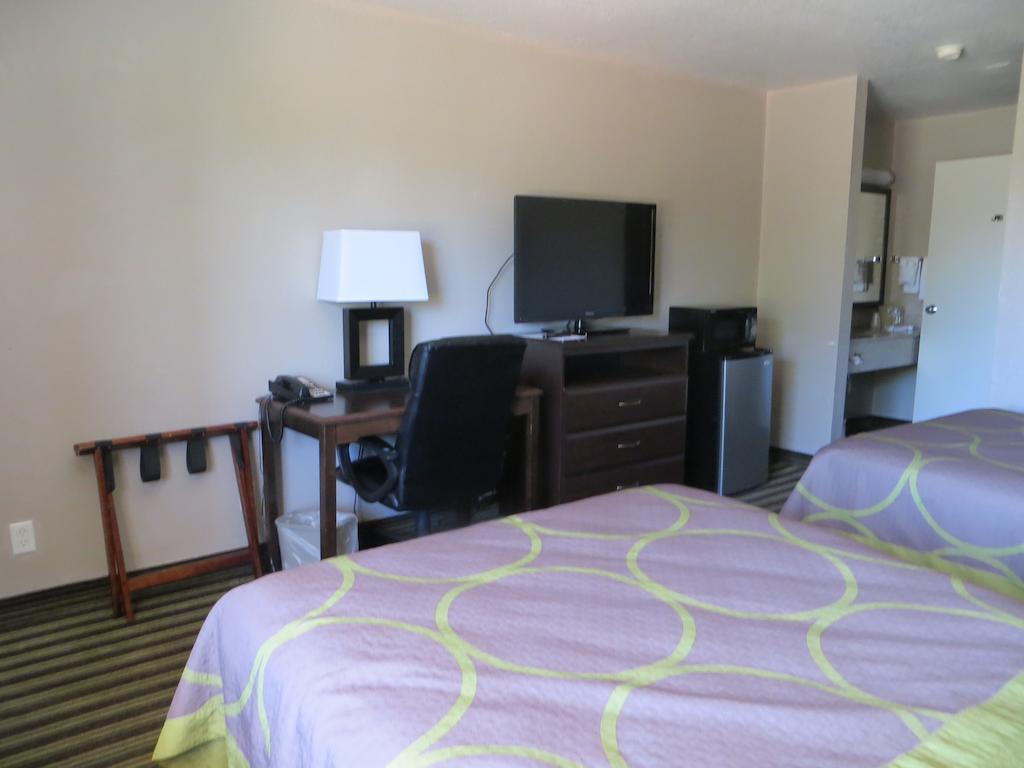 Super 8 By Wyndham Fort Myers Exterior foto